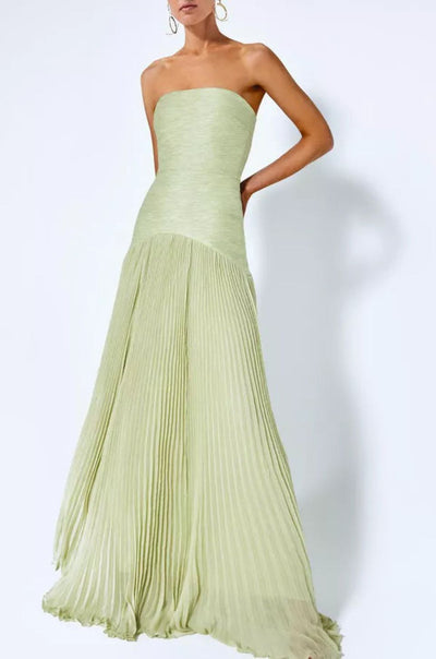 Vestido Largo Strapless con Falda Plisada – Verde Suave