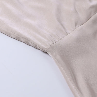 Vestido Negro de Tirantes con Abertura – Elegancia Atemporal