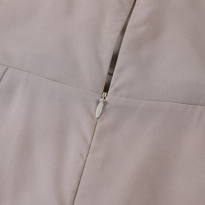 Vestido Negro de Tirantes con Abertura – Elegancia Atemporal