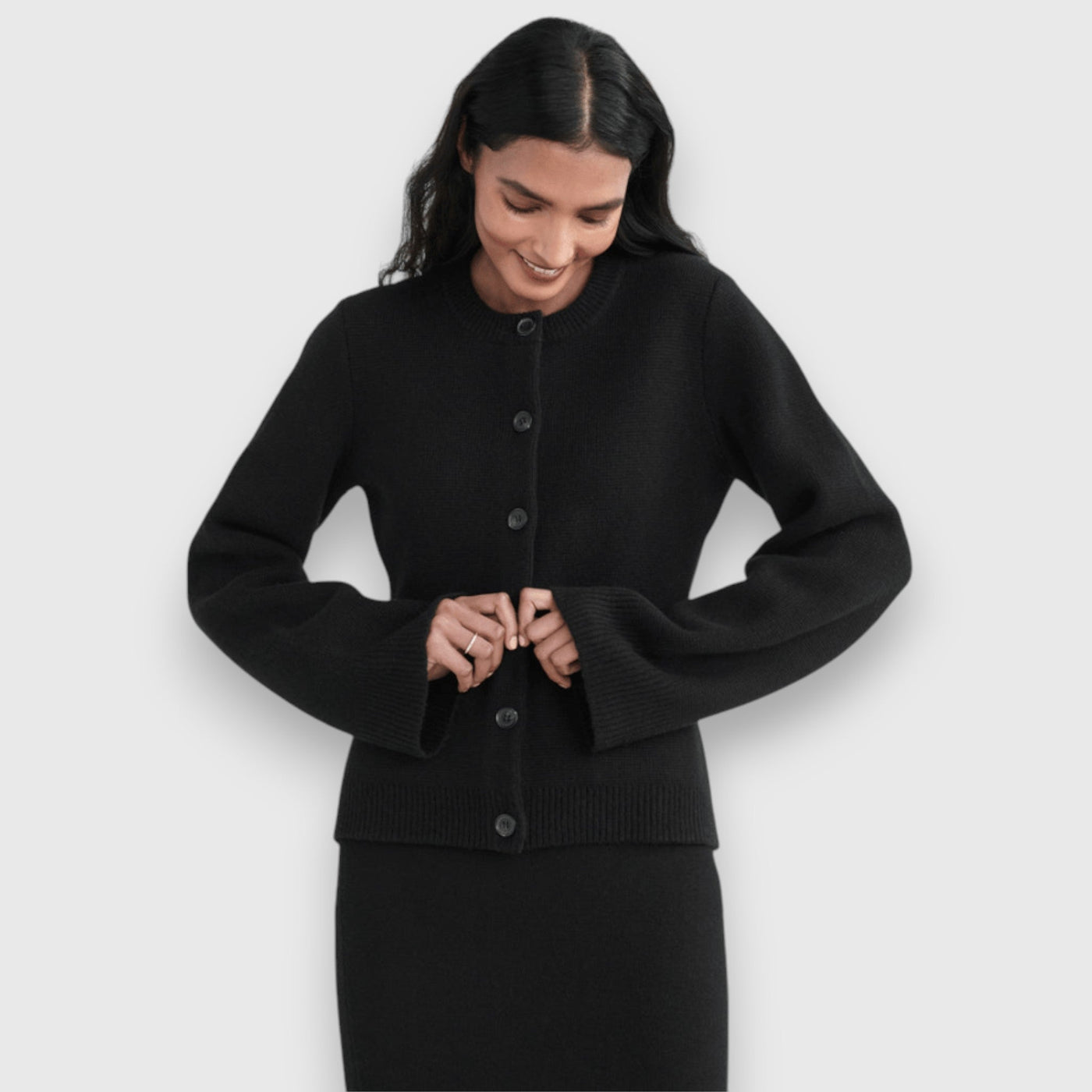 Cárdigan “Nadine” – Elegancia suave y atemporal
