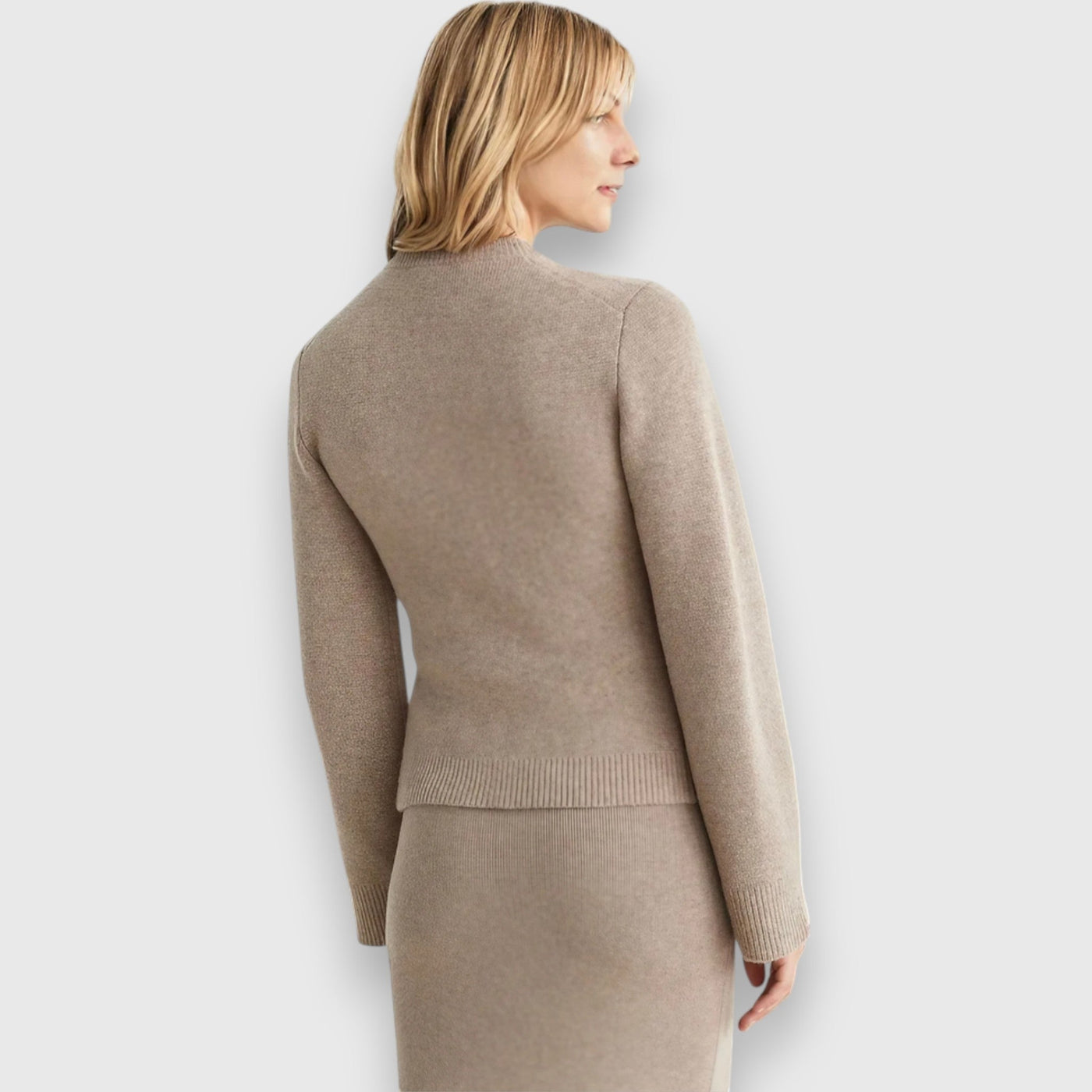 Cárdigan “Nadine” – Elegancia suave y atemporal