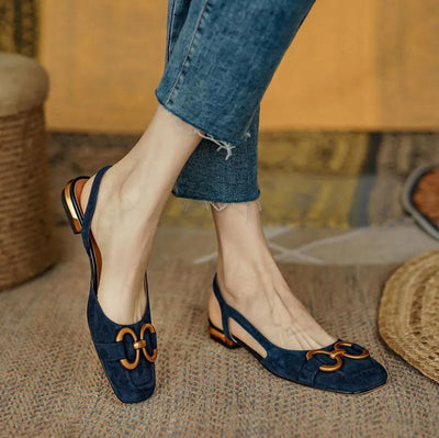 Zapatos de mujer – Elegancia azul con detalle dorado