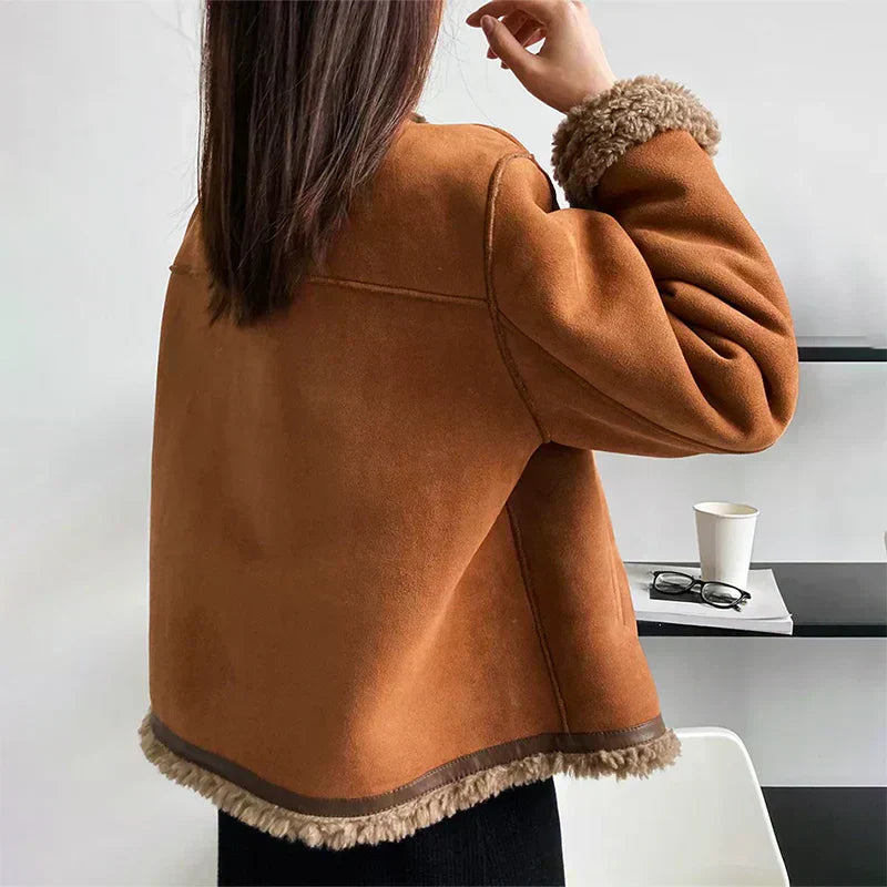 Chaqueta de mujer – Elegancia cálida con toque artesanal