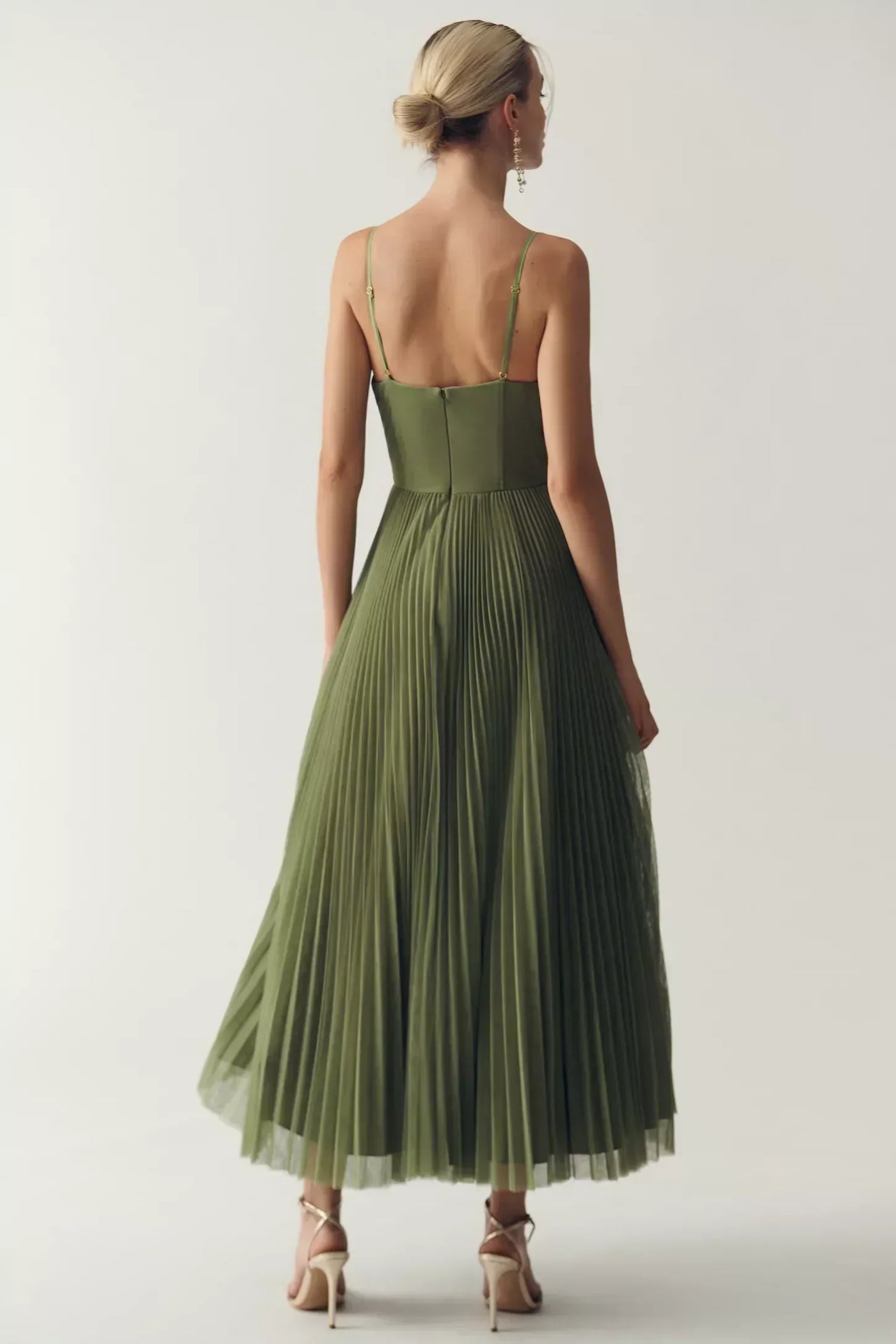 Vestido Midi Verde Plisado con Tirantes Finos