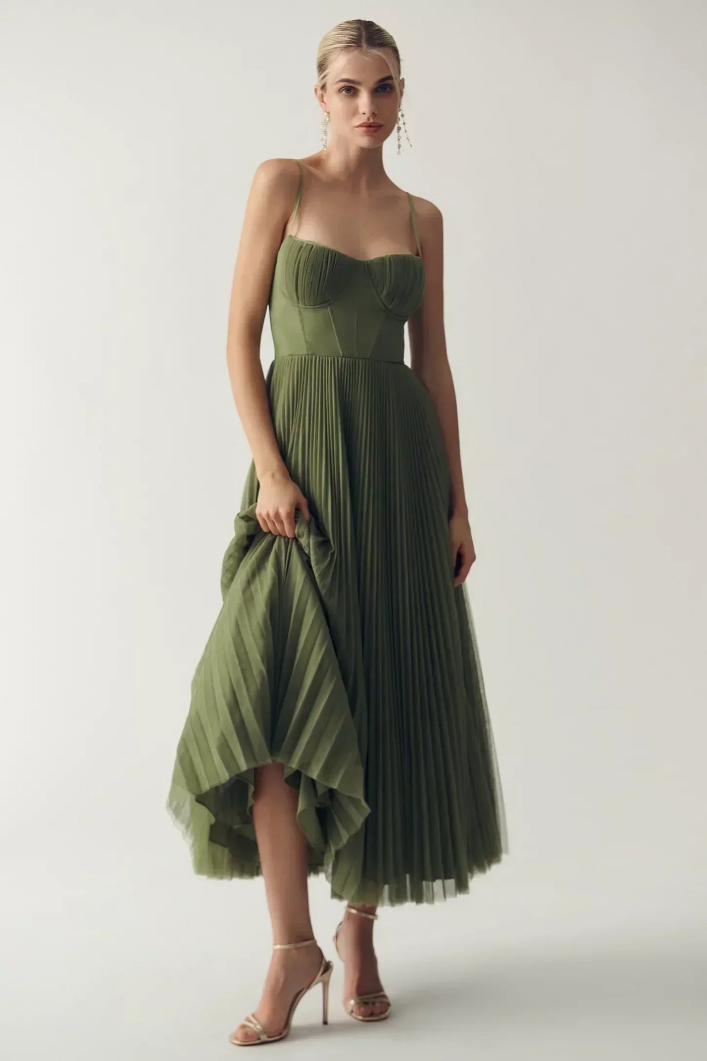 Vestido Midi Verde Plisado con Tirantes Finos