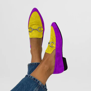 Mocasines Verdes con Detalle Metálico – El Color que Marca Tendencia